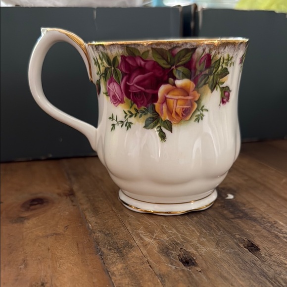 Royal Albert Old Country Roses Mug - Picture 1 of 10